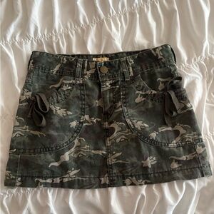 Levi's Green Camouflage Skirt